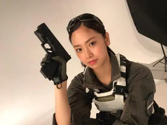 泽塔奥特曼:女主洋子晒最新照片,看来新武器即将登场了!