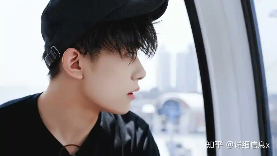 有那些好看的男生图片可以做壁纸