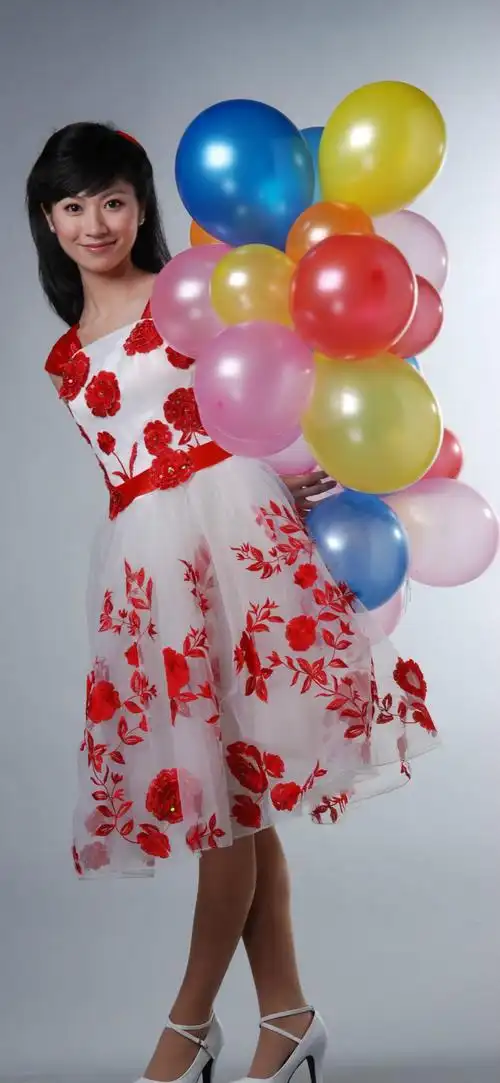 主持人秦原写真图片