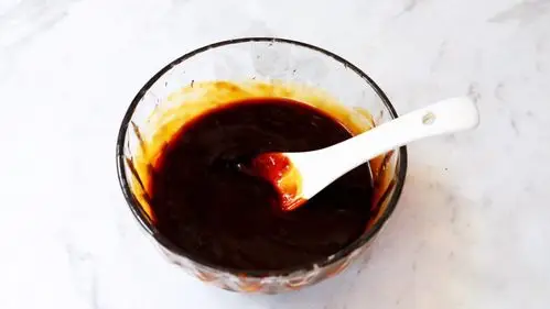 虾翅焖锅,取一个小碗调酱汁: a style=color:red;display:inline