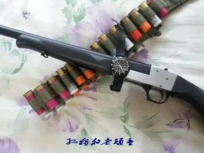 这支单管霰弹枪,手动扳机,单发装填,短小精悍.