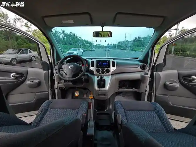 11年尼桑nv200,手动1.