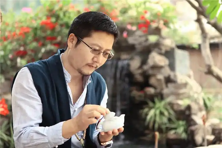 王朝阳当代翡翠雕刻新美学:越简,越高级_玉雕