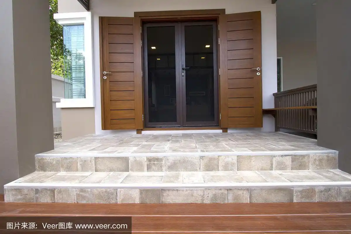 住宅正门,地砖台阶