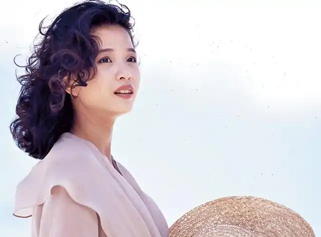 黄宝欣郑敬基劲爆歌曲《酒杯敲钢琴》30余年仍然超洗脑