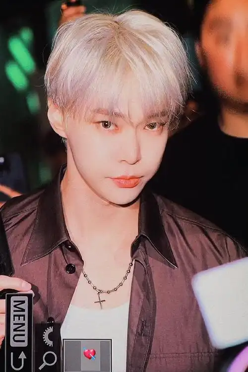 金道英白发##金道英出发米兰时装周#出道以来第一次染了白金发的ntt