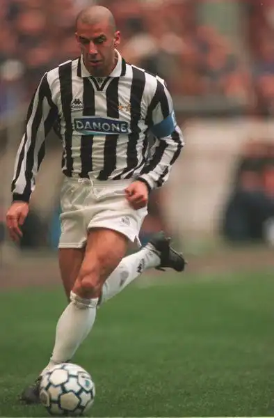 维亚利(意大利,前锋)