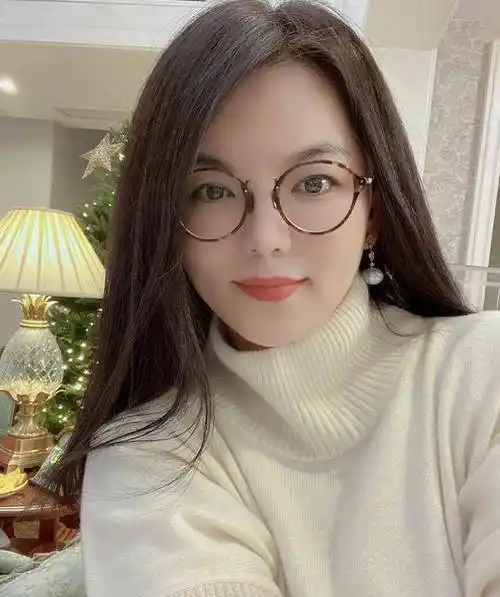 李湘不愧是"人间水蜜桃"!