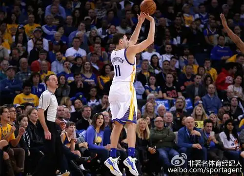 克莱汤普森:上半场拿下40分 三节拿下60分