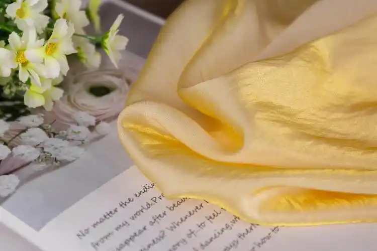 鹅黄黄色醋酸琉璃丝绸渐变面料高档衬衣汉服海绵垫