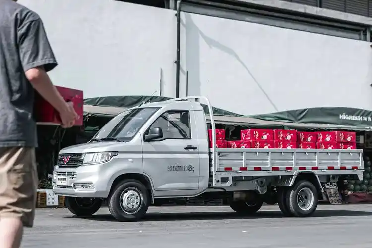 货车快讯|五菱荣光新卡双后轮车型上市,售价5.98-6.68万元