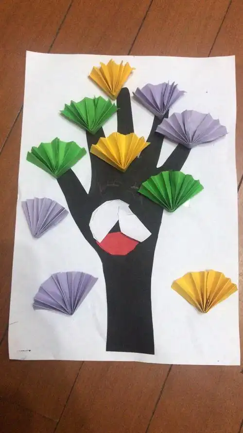 十里春风,与绿色同行——蒙七班植树节手工制作《大树爷爷》