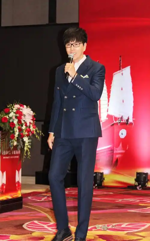 陈庭威受邀出席一一梧州市潮汕商会第二届会员大会暨换届庆典晚会