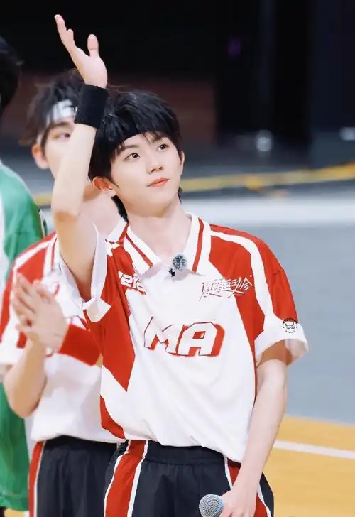 tf家族运动会##马嘉祺运动会举牌