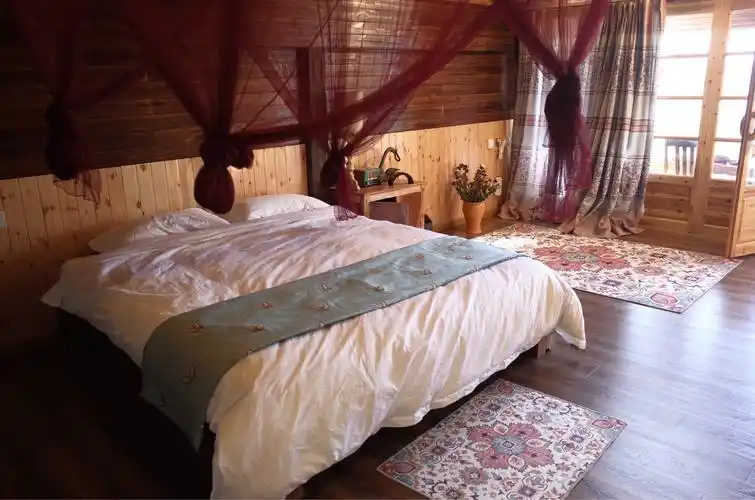 西双版纳南糯山福兴吉阿巴多3号大床房,独栋风情木屋,空间宽敞,独立