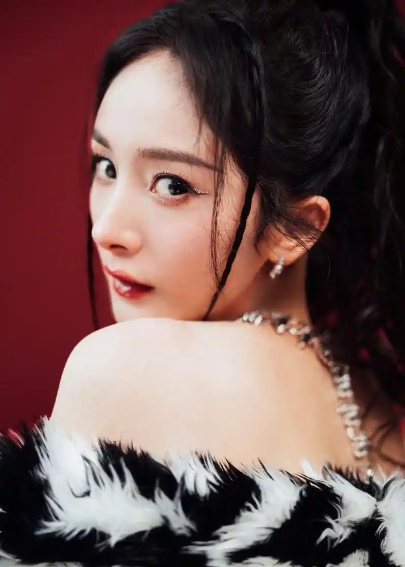 杨幂湖南卫视跨年演唱会 #杨幂 新年快乐!今晚嘎嘎好看 , - 抖音