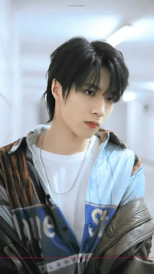 刘耀文夜色港风大片