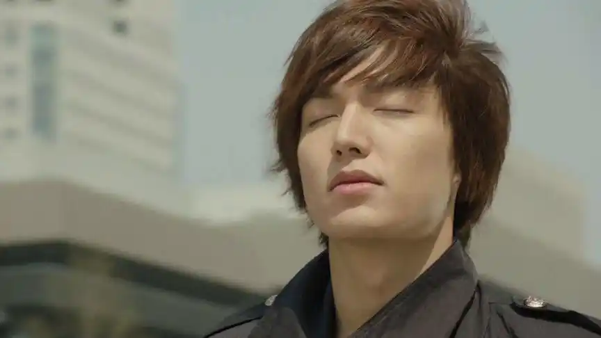 韩剧城市猎人:李敏镐为追查假装花花公子,朴敏英与检察官起争执