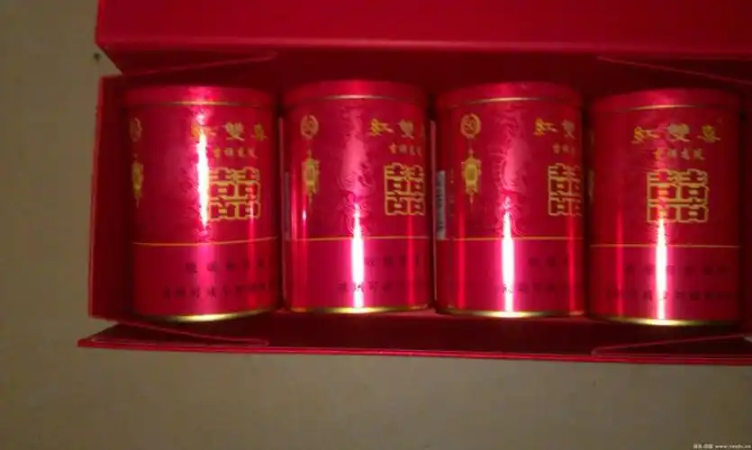 红双喜吉祥龙凤罐装一条外包装有塑封吗?