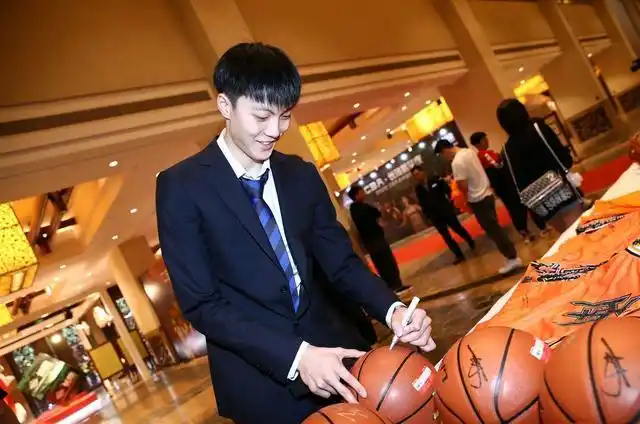 广东队当红小生胡明轩