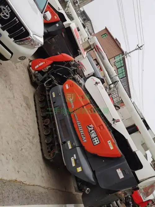 出售二手九成新的久保田888收割机