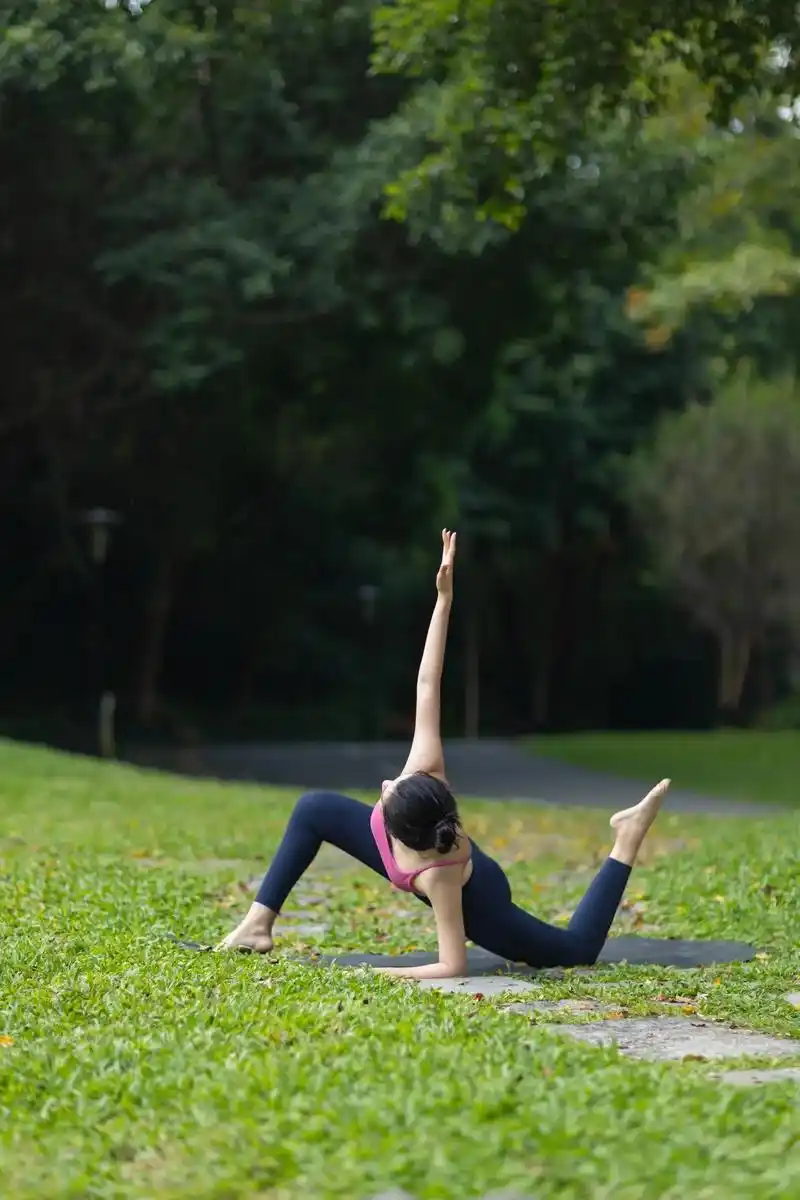 简单优雅的瑜伽体式