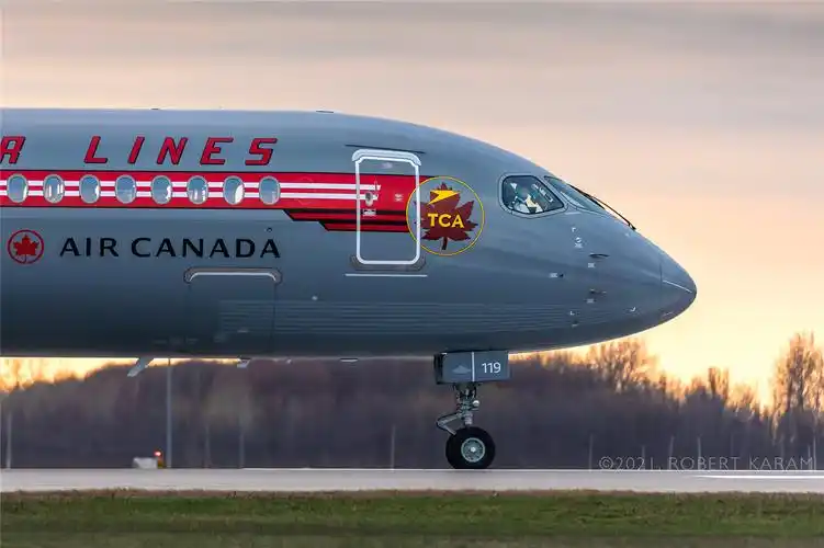 组图:惊艳!加航a220-300飞机亮相特鲁多机场