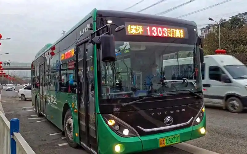 【真61体验】重庆公交新车宇通宇光纯电动(含走行音以及车内布局)