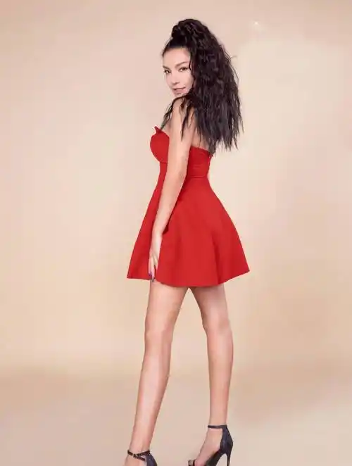 原创江映蓉的欧美身材羡慕不来穿健身背心搭短裤走机场美得太放肆