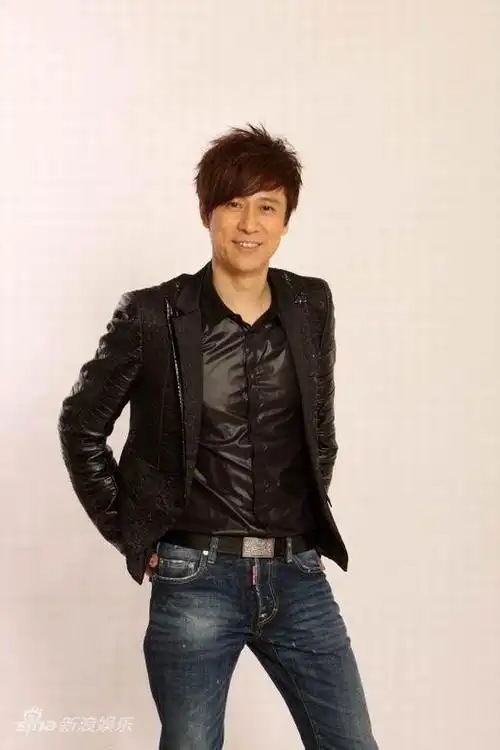 图文:东方春晚嘉宾定妆照--解晓东