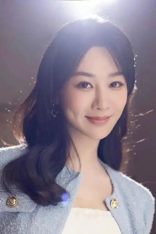 有人提问,杨紫脸越来越小,越来越尖,趋向于网红化,是不是面相变了?