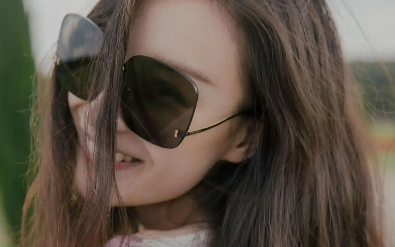 倪妮时尚随性街拍高清电脑壁纸