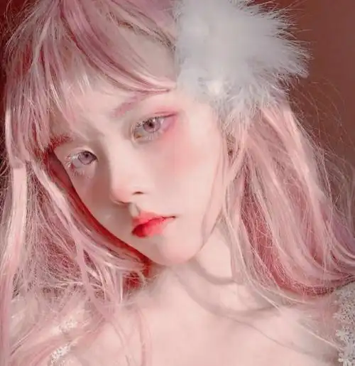 球球粉色头发女生头像鸭