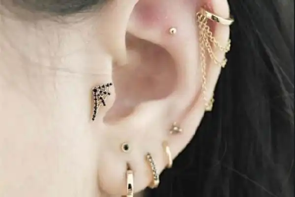 打耳洞后多久可以自由戴耳饰打耳洞换塑料棒好吗