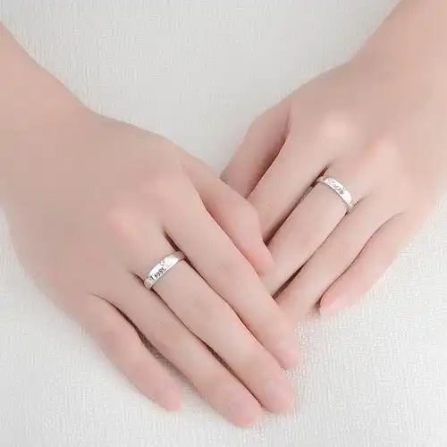 新款戒指开口字母情侣对戒锆石女时尚潮流送女友情人节戒指礼物