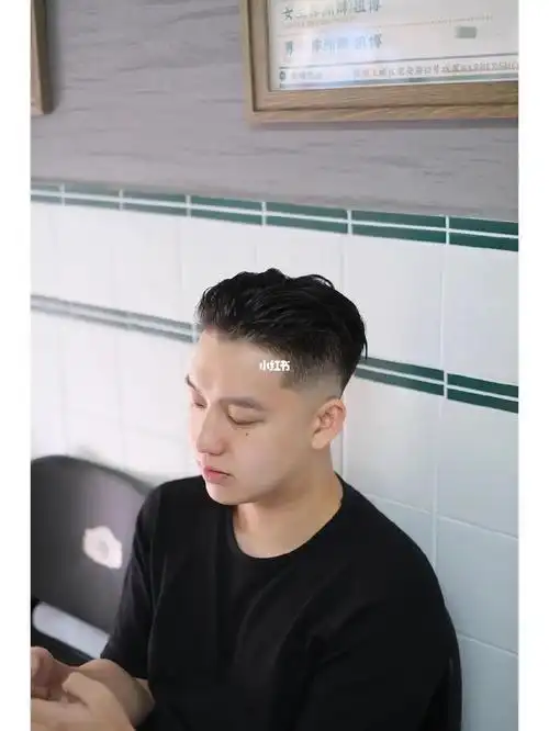 夏日清爽背头,打理方便(最好用啫喱,保湿泡沫发蜡)#barber  #barber