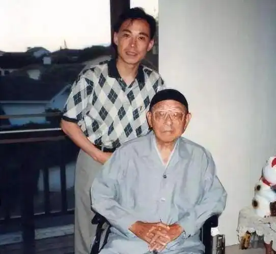 张学良唯一在世儿子晚年回大陆带走2样东西张学良见后痛哭