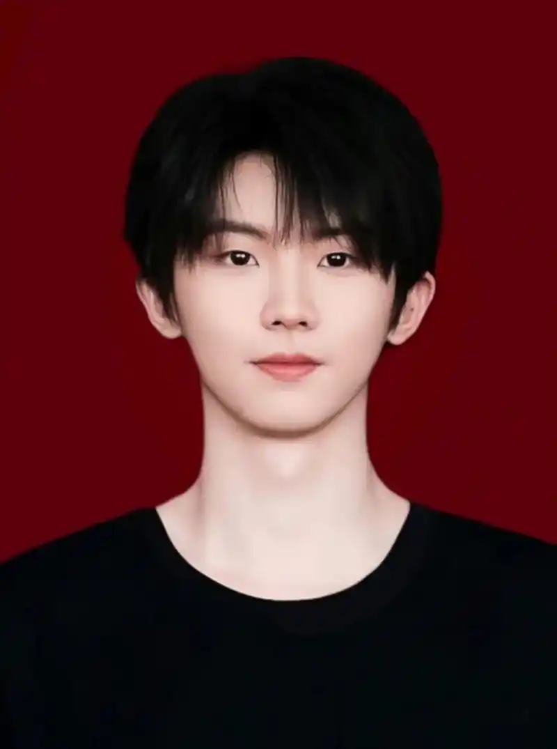 马嘉祺 好正 适合跟我拍红底照 - 抖音