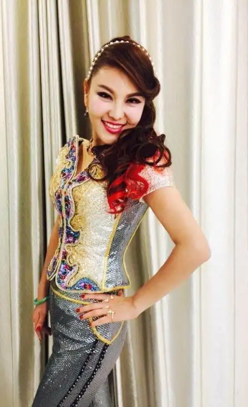 乌兰图雅,草原歌手的代表,自签约广州新月演艺经纪有限公司之后,在