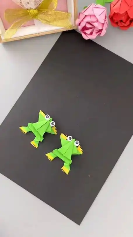 午间时光##还记得小时候的折纸小青蛙吗#?简单又好玩.