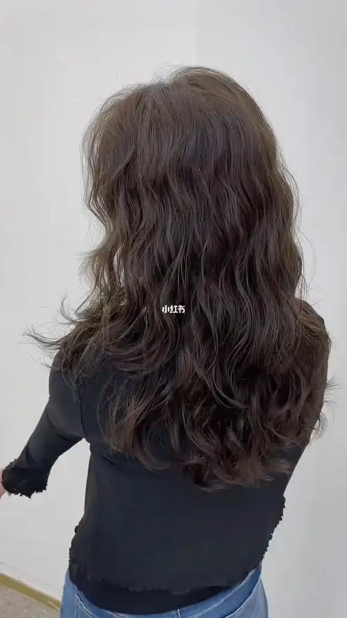 女孩子都喜欢的超温柔烫发木马卷_烫发_接头发_发型_木马卷_卷发_my