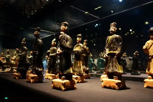 成都博物馆一藏品总数近20万件形成了上至新石器时代下迄民国时期较为