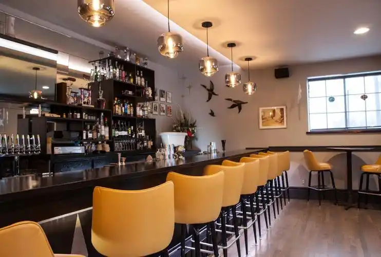 小型豪华饭店室内吧台装修设计图欣赏