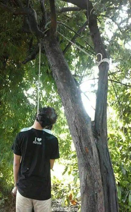 女子泰国上吊自杀警方合照后解救引热议