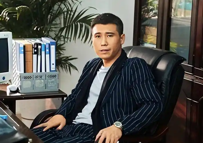 李乃文,从影18年不炒作专心演戏,偏爱强势女性,如今家庭幸福