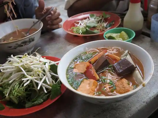 越南胡志明市 / 我一摊一摊尝越式经典美食,一碗一碗好滋味