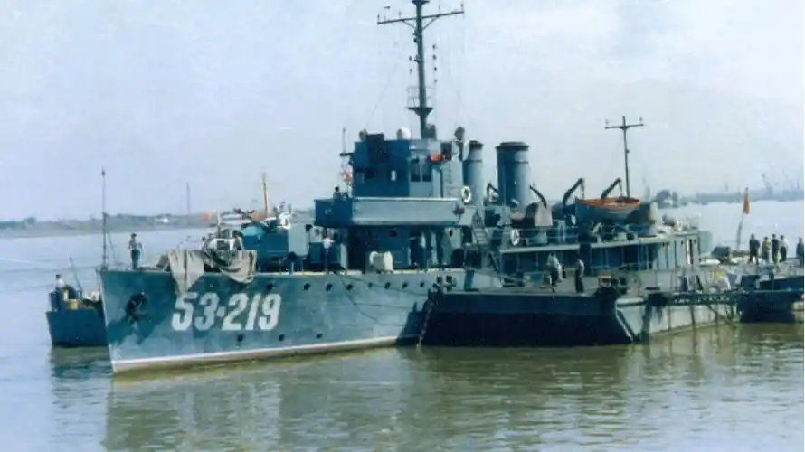 人民海军"长江"舰武器图考(2021)