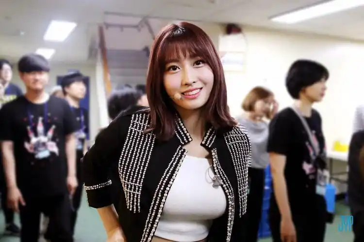 twice近期照曝光 成员超「胸」新闻图让粉丝大喷鼻血 就连女生也超