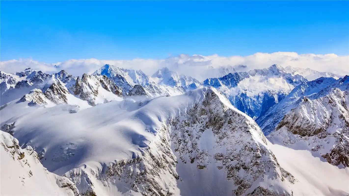 巍峨雪山美景高清桌面壁纸
