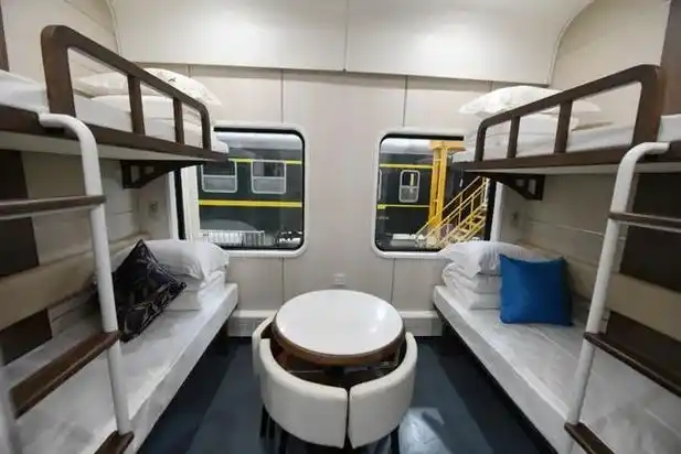 火车软卧四个人能买到一个包间吗